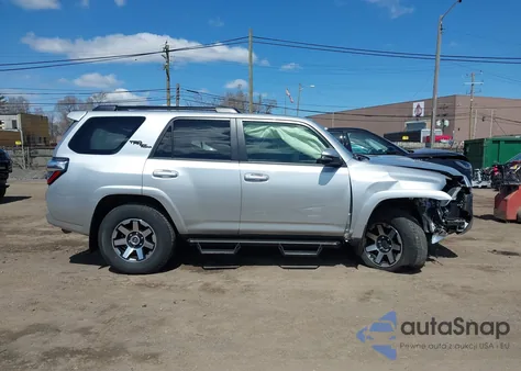 2023 Toyota 4Runner Trd Off Road Premium z USA, uszkodzony, nr VIN JTERU5JR8P6104230